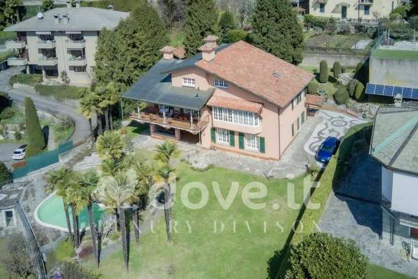 Foto Villa unifamiliare in vendita a Cernobbio