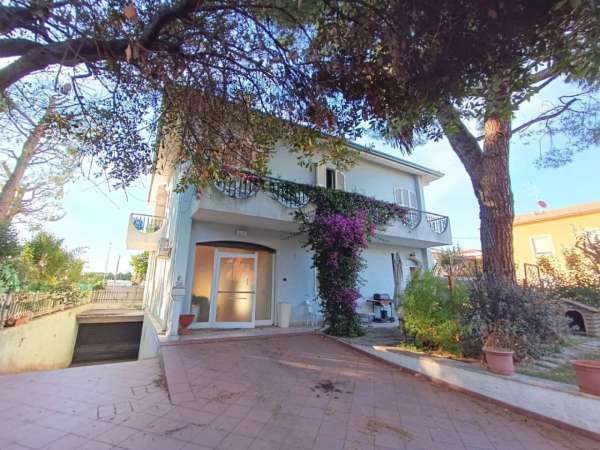 Foto Villa unifamiliare in vendita a Civitanova Marche