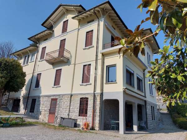 Foto Villa unifamiliare in vendita a Como