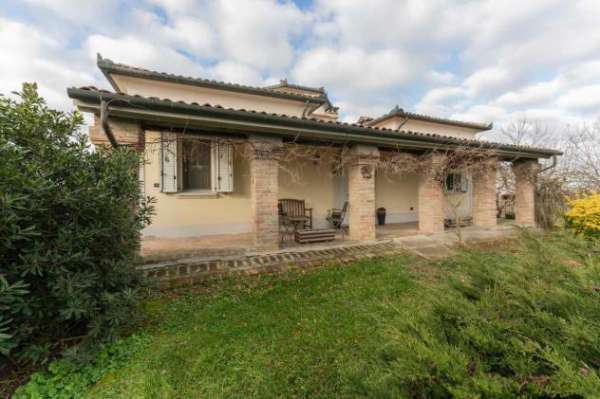 Foto Villa unifamiliare in vendita a Ferrara - 6 locali 300mq