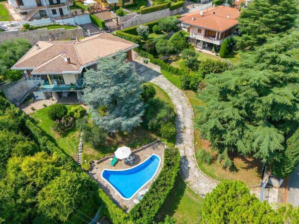 Foto Villa unifamiliare in vendita a Grezzana
