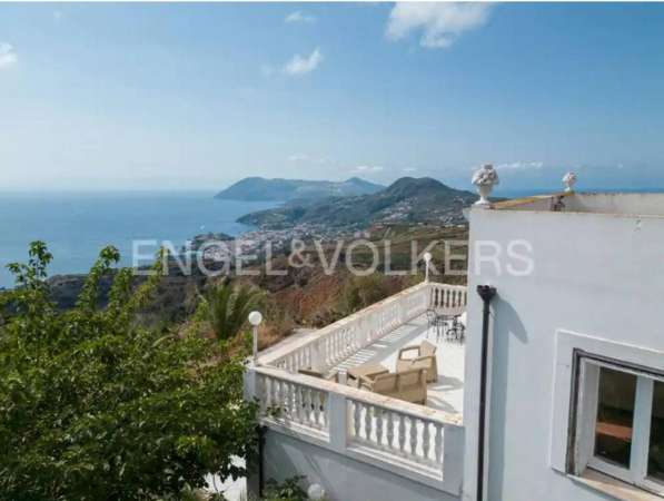Foto Villa unifamiliare in vendita a Lipari