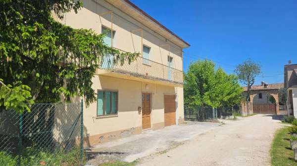 Foto Villa unifamiliare in vendita a Pergola