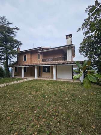Foto Villa unifamiliare in vendita a Pesaro