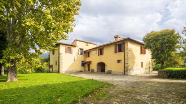 Foto Villa unifamiliare in vendita a Reggello - 20 locali 700mq