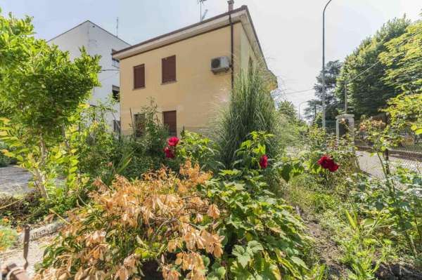 Foto Villa unifamiliare in vendita a San Pietro In Casale