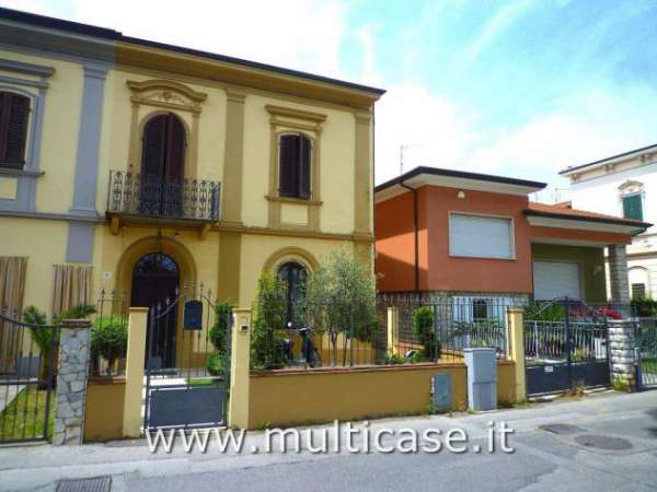 Foto VILLA VIAREGGINA IN VENDITA IN CENTRO A TORRE DEL LAGO PUCCINI (LU)