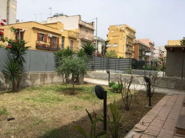 Foto Villetta a schiera con Giardino e Posti Auto
