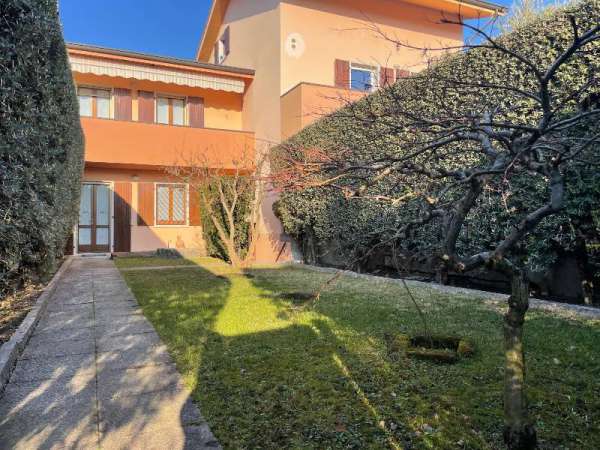 Foto Villetta a schiera in Vendita a Garda Via della Pace