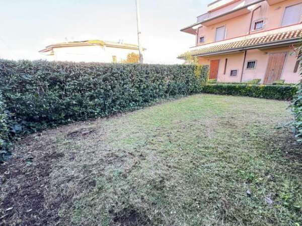 Foto Villetta a schiera in vendita a Ronchi - Massa 85 mq  Rif: 1311432