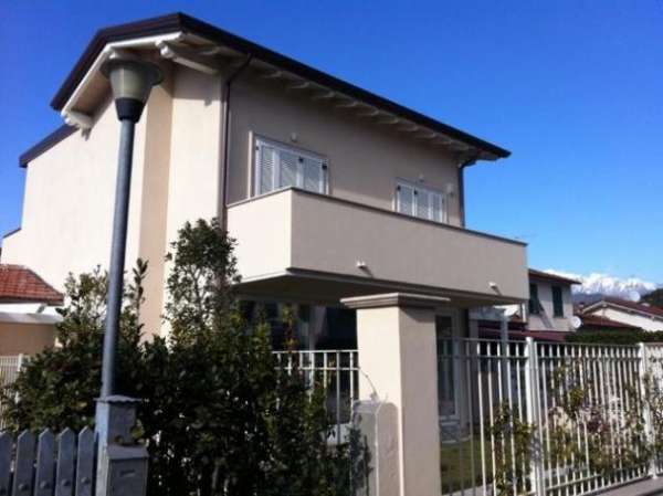Foto Villetta bifamiliare in vendita a Forte dei Marmi 160 mq  Rif: 1031595