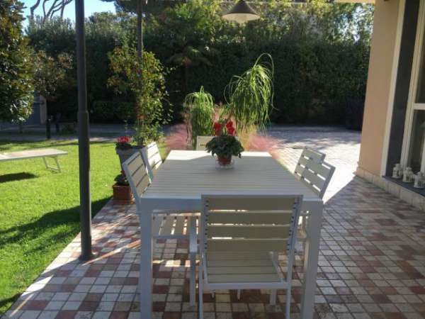 Foto Villetta bifamiliare in vendita a Lido di Camaiore - Camaiore 200 mq  Rif: 938648
