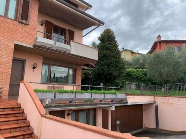 Foto Villetta bifamiliare in vendita a Montecatini-Terme 280 mq  Rif: 1011913