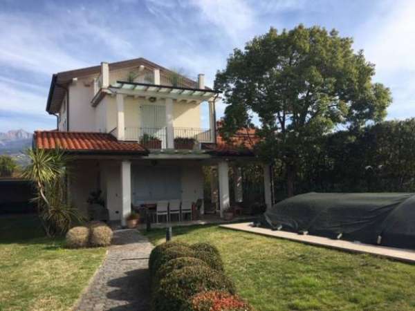Foto Villetta bifamiliare in vendita a Montignoso 180 mq  Rif: 1227094