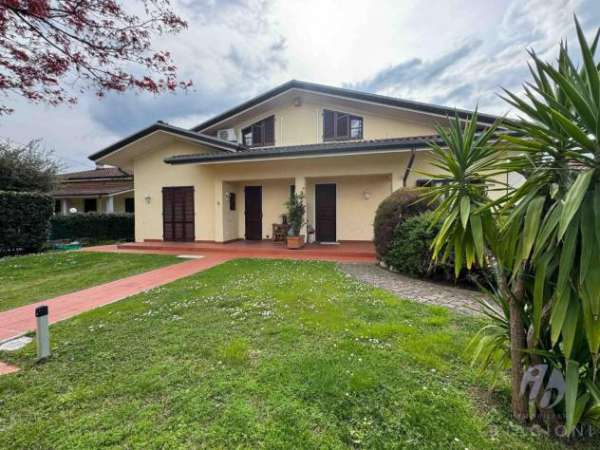 Foto Villetta bifamiliare in vendita a Pietrasanta 155 mq  Rif: 1317331