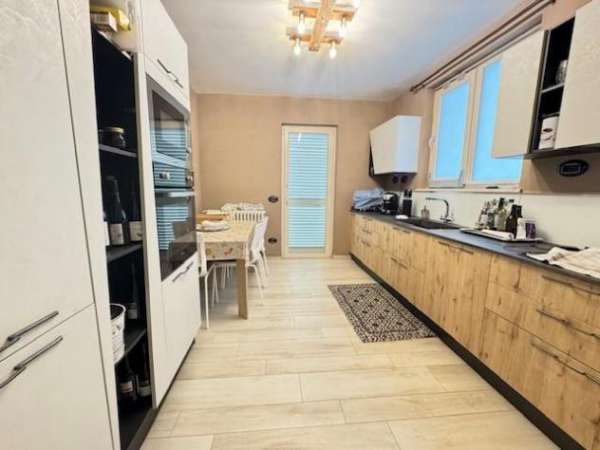 Foto Villetta bifamiliare in vendita a Vittoria Apuana - Forte dei Marmi 140 mq  Rif: 1285653