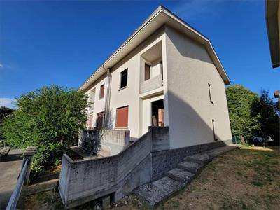 Foto Villetta schiera in Vendita, 6 Locali, 180 mq, Medesano