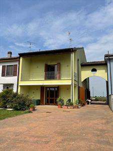 Foto Villetta schiera in Vendita, pi� di 6 Locali, 262 mq, Soragna