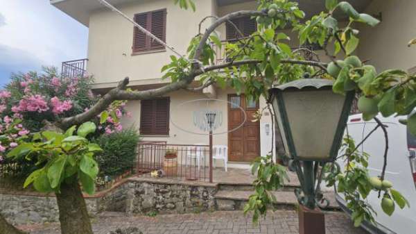 Foto VILLINO di 6 vani e di 250 mq (REGGELLO) rif. V-2372