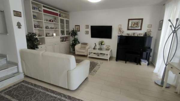 Foto VILLINO di 7 vani e di 170 mq (VIAREGGIO) rif. 674