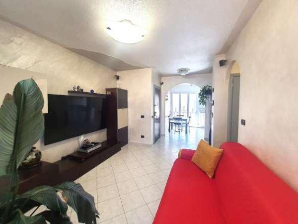Foto Voltri 6 vani ristrutturati balcone loggia cantina