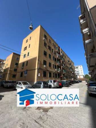 Foto zona A. Moro via Bonghi app.to 3 camere cucina + cantina a E 75.000