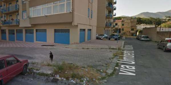 Foto zona Calatafimi alta, locale commerciale,110 mq con 2 aperture su strada