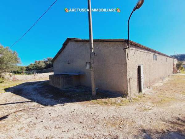 Foto ZONA ISOLA:CAPANNONE D1 DI 315 MQ CON CORTE DI MQ 426